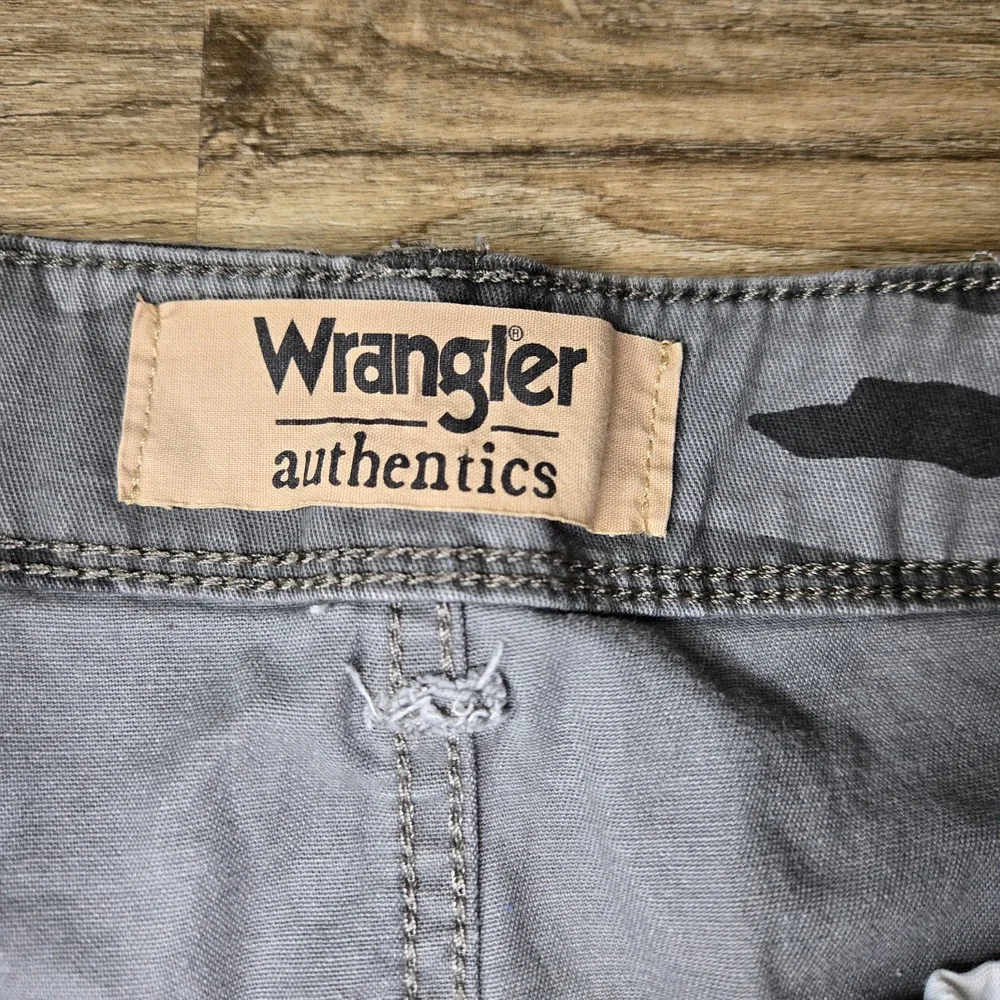 Wrangler Camo Cargo Shorts Mens 36 Green 10 Inseam Cotton Stretch Hunting